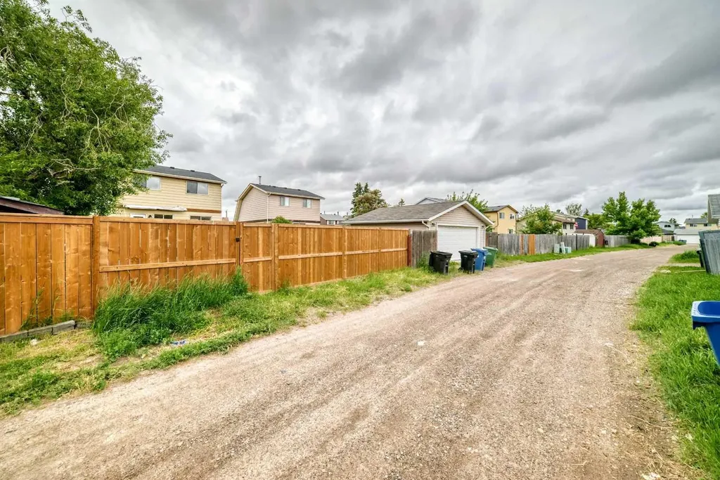 60 Erin Mount Crescent SE Calgary AB T2B 2S3