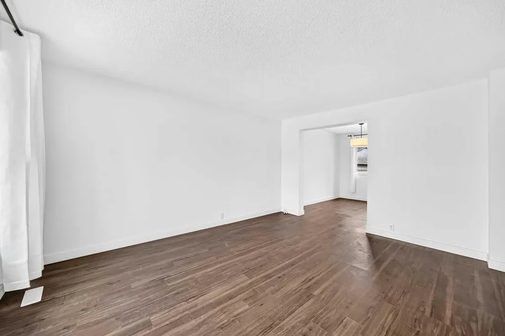 60 Erin Mount Crescent SE Calgary AB T2B 2S3