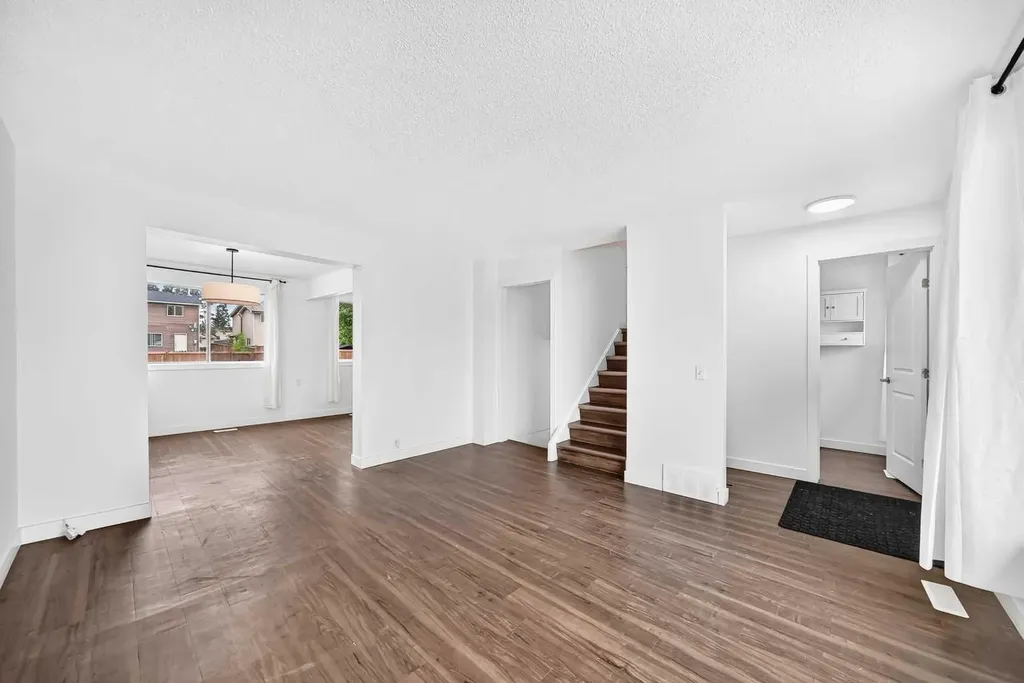 60 Erin Mount Crescent SE Calgary AB T2B 2S3