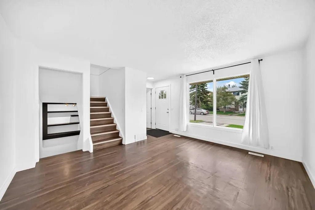 60 Erin Mount Crescent SE Calgary AB T2B 2S3