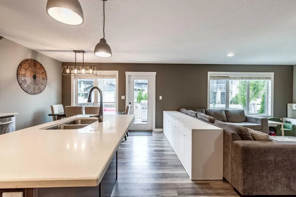 596 Vista Drive SE Medicine Hat AB T1B0N1