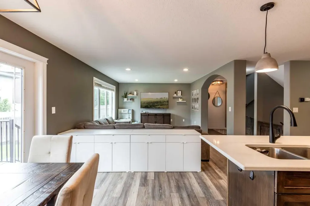 596 Vista Drive SE Medicine Hat AB T1B0N1