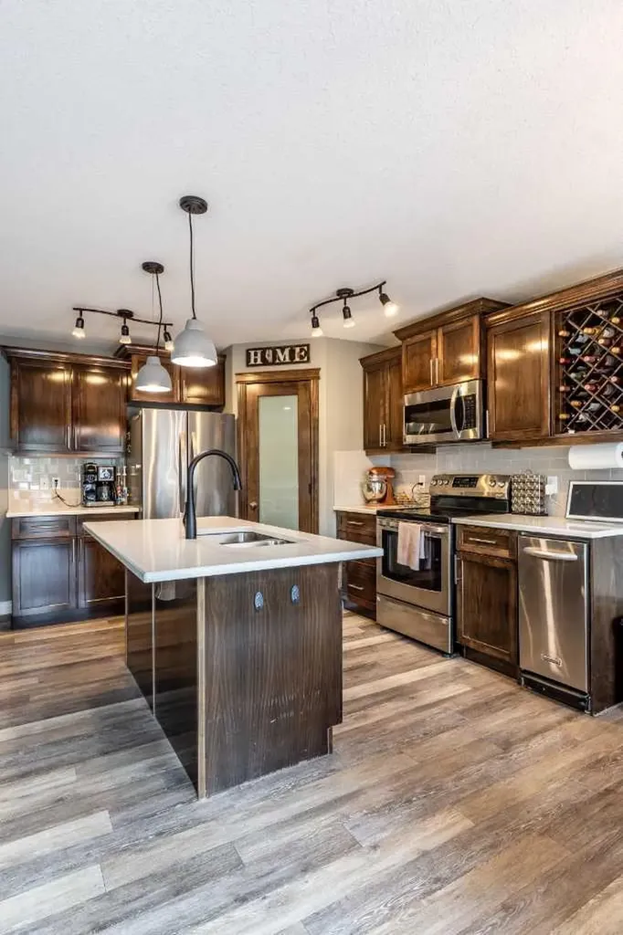 596 Vista Drive SE Medicine Hat AB T1B0N1
