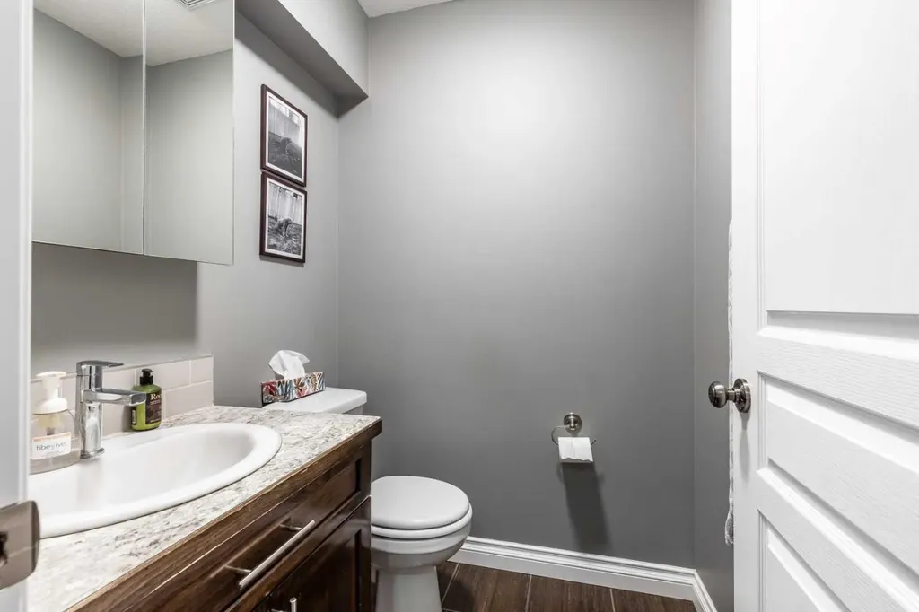 596 Vista Drive SE Medicine Hat AB T1B0N1