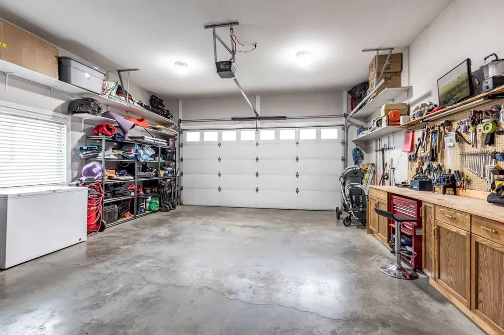 596 Vista Drive SE Medicine Hat AB T1B0N1