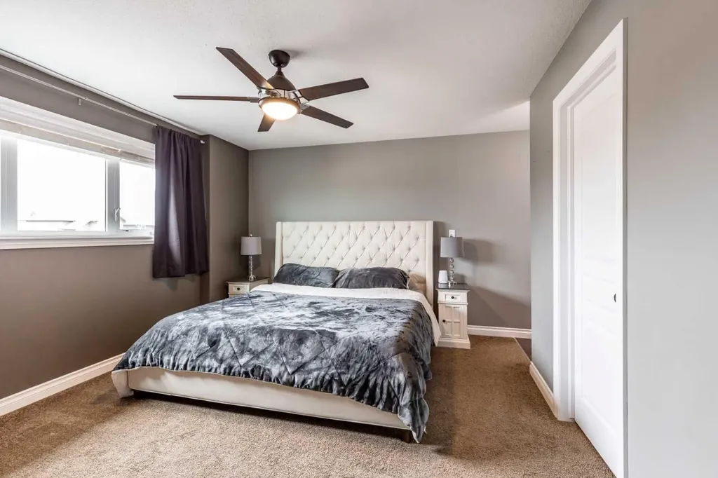 596 Vista Drive SE Medicine Hat AB T1B0N1