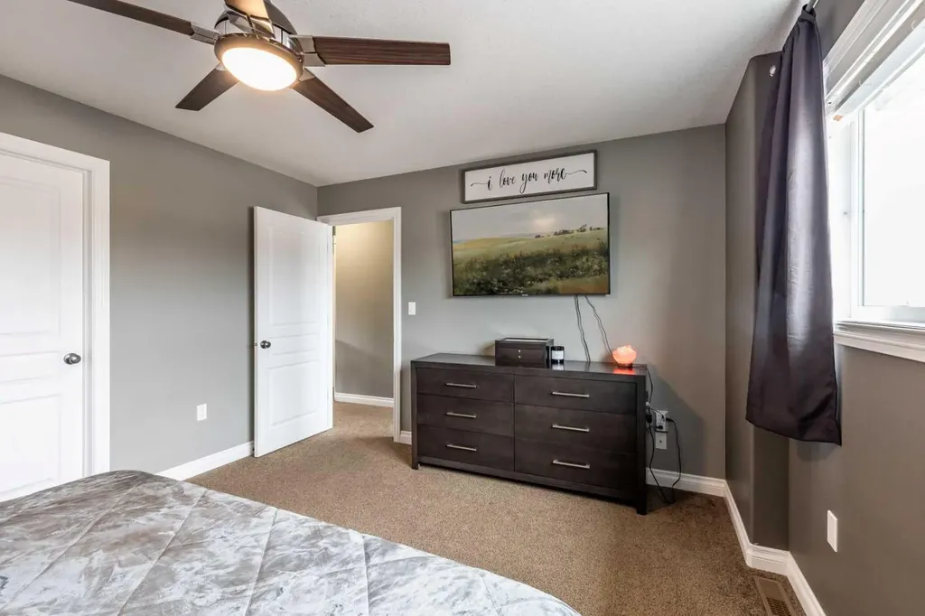 596 Vista Drive SE Medicine Hat AB T1B0N1