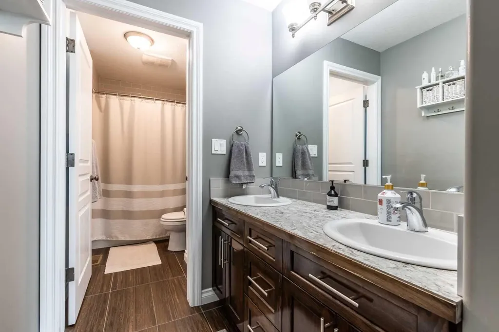 596 Vista Drive SE Medicine Hat AB T1B0N1