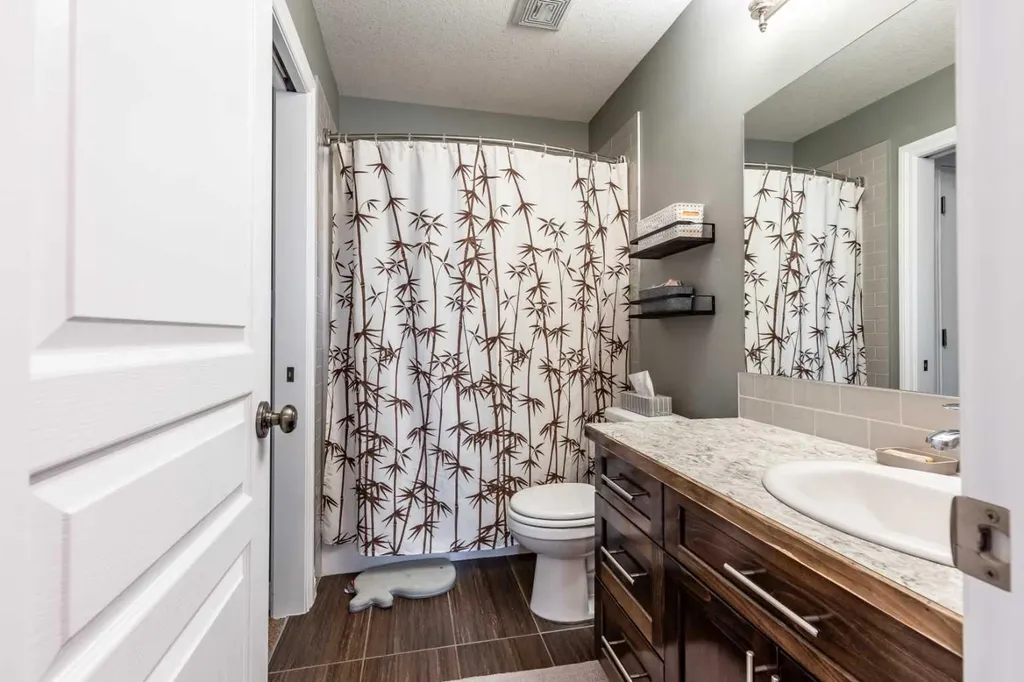596 Vista Drive SE Medicine Hat AB T1B0N1
