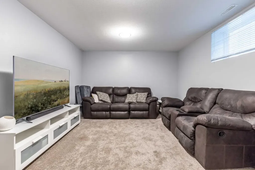 596 Vista Drive SE Medicine Hat AB T1B0N1