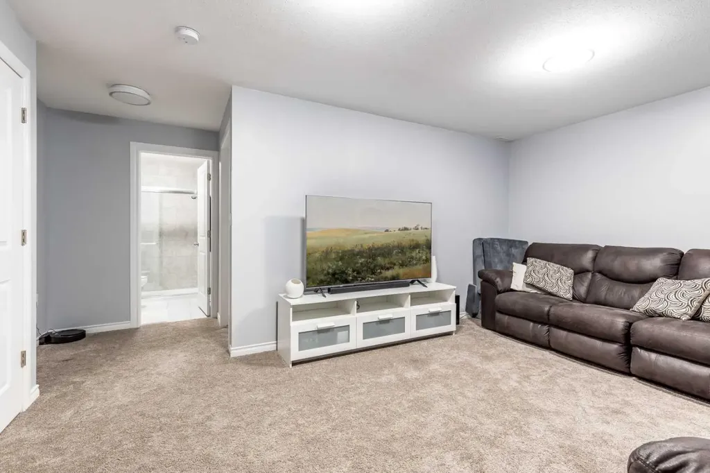 596 Vista Drive SE Medicine Hat AB T1B0N1