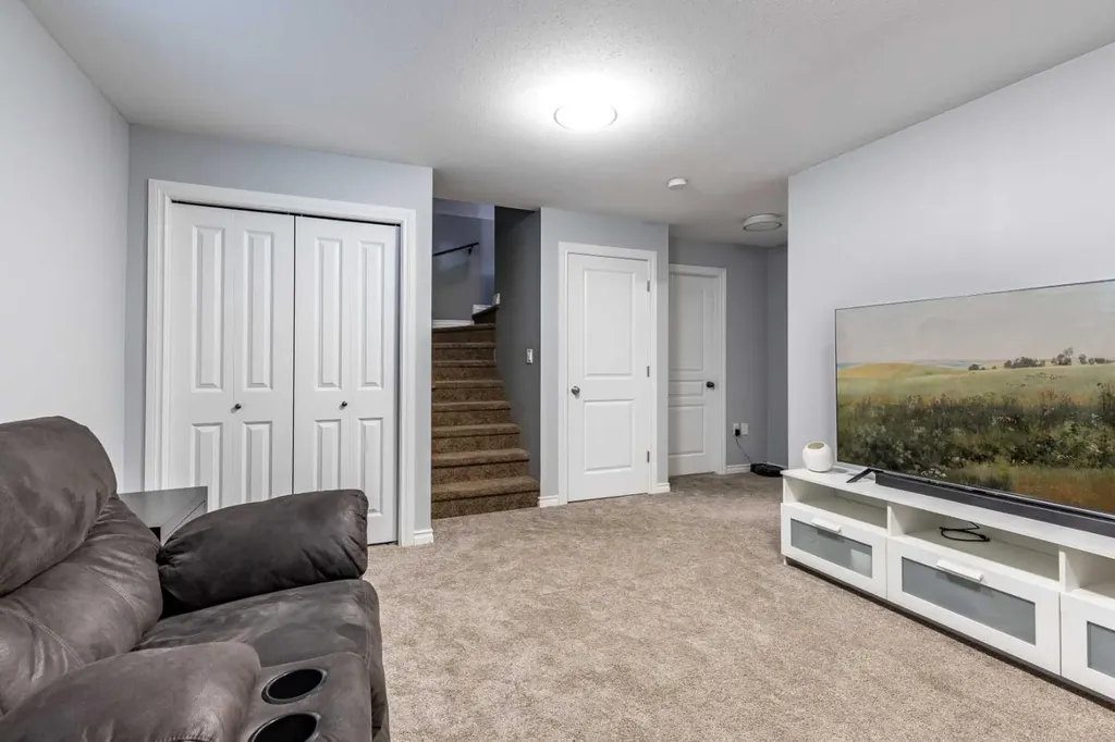 596 Vista Drive SE Medicine Hat AB T1B0N1