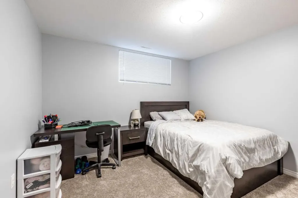 596 Vista Drive SE Medicine Hat AB T1B0N1