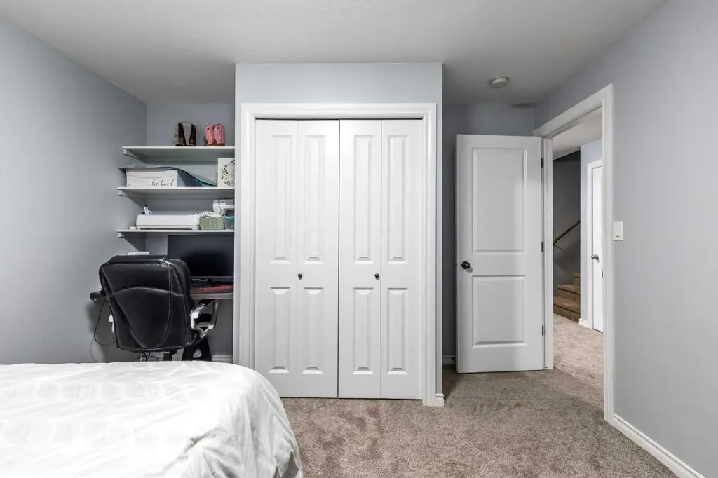 596 Vista Drive SE Medicine Hat AB T1B0N1