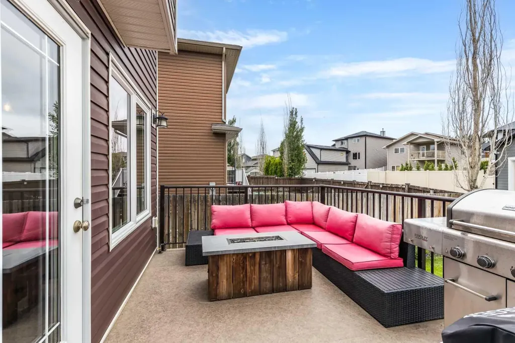 596 Vista Drive SE Medicine Hat AB T1B0N1