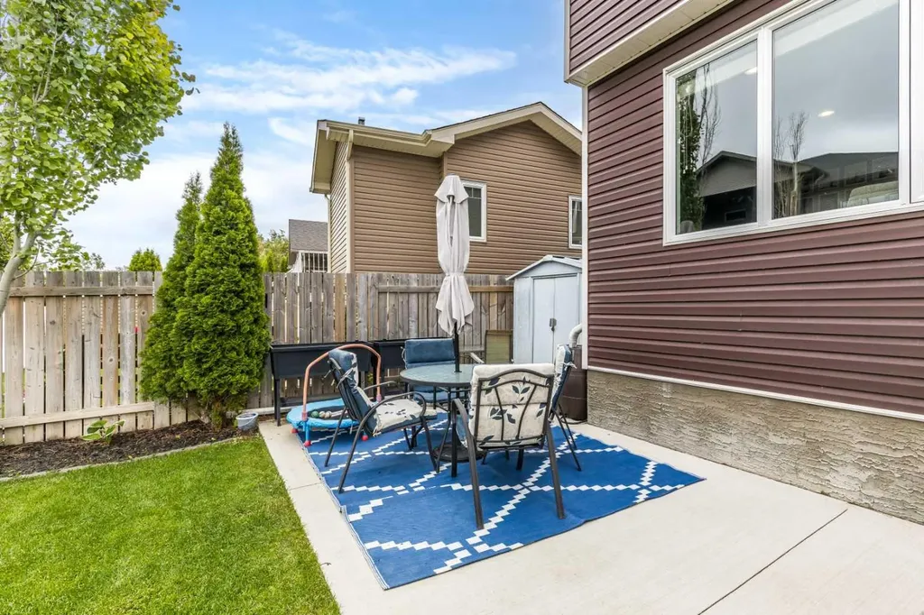 596 Vista Drive SE Medicine Hat AB T1B0N1