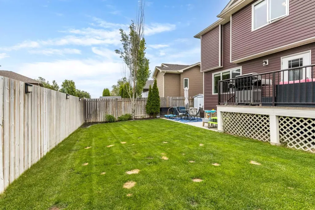 596 Vista Drive SE Medicine Hat AB T1B0N1