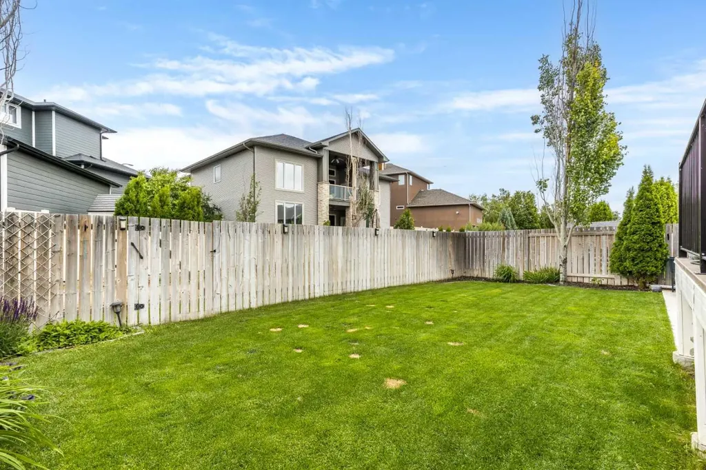 596 Vista Drive SE Medicine Hat AB T1B0N1