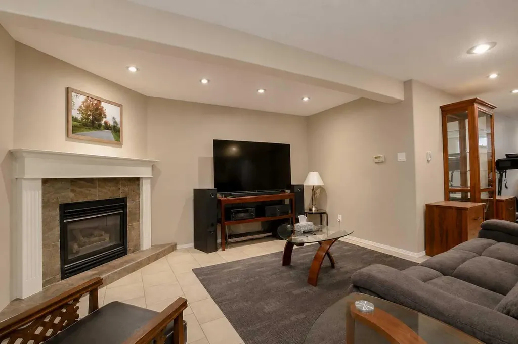 9209 111 Avenue Grande Prairie AB T8V 3L7