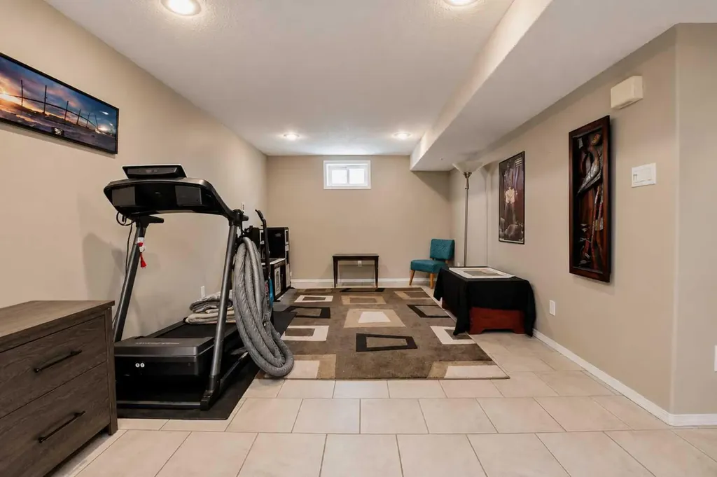 9209 111 Avenue Grande Prairie AB T8V 3L7