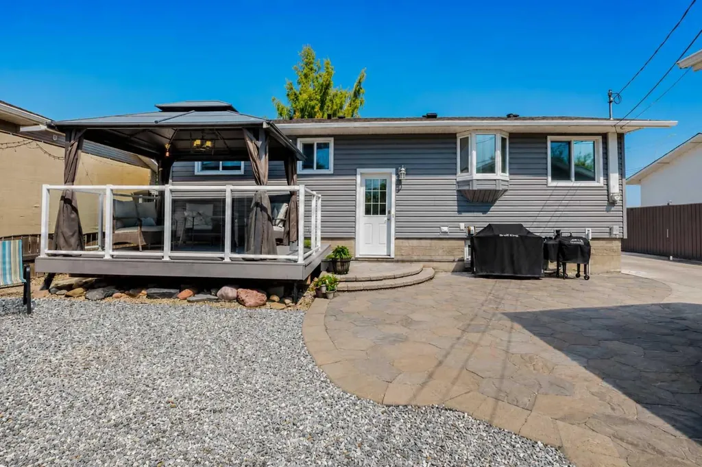 9209 111 Avenue Grande Prairie AB T8V 3L7