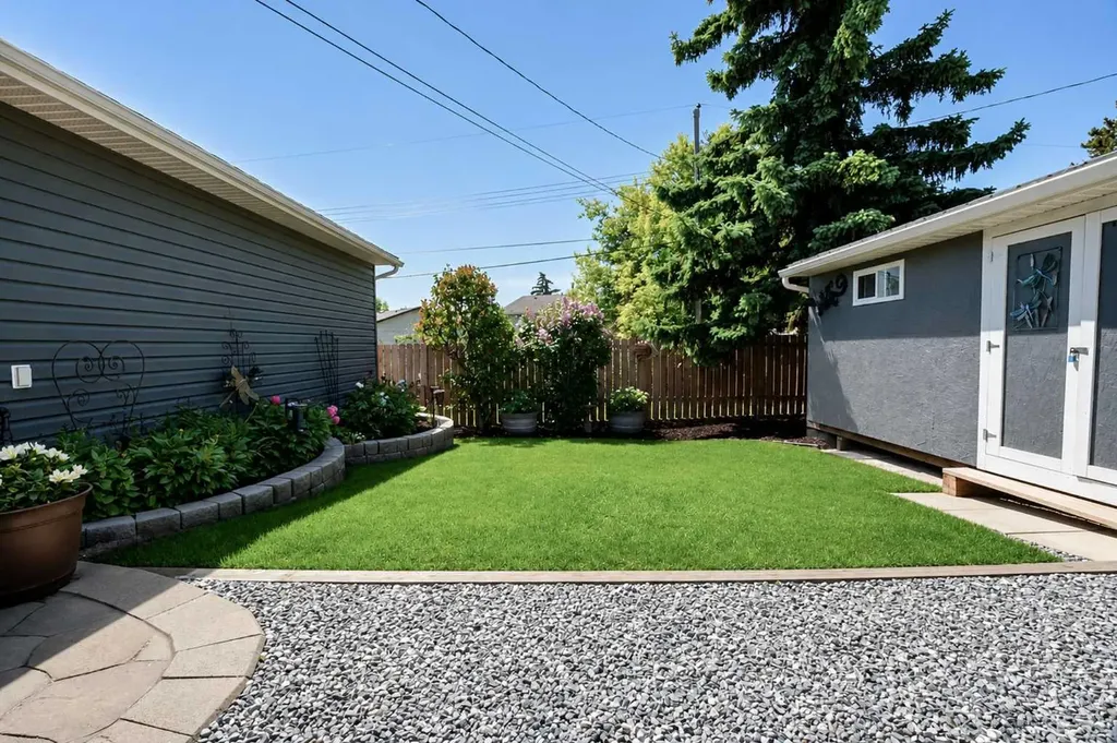 9209 111 Avenue Grande Prairie AB T8V 3L7