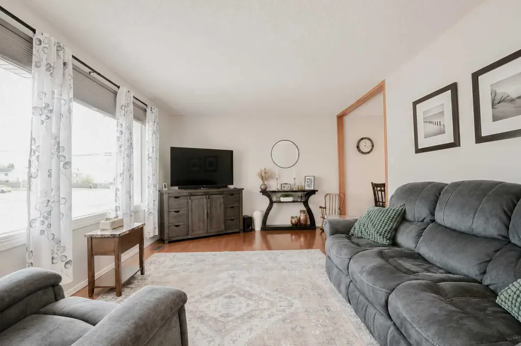 9209 111 Avenue Grande Prairie AB T8V 3L7