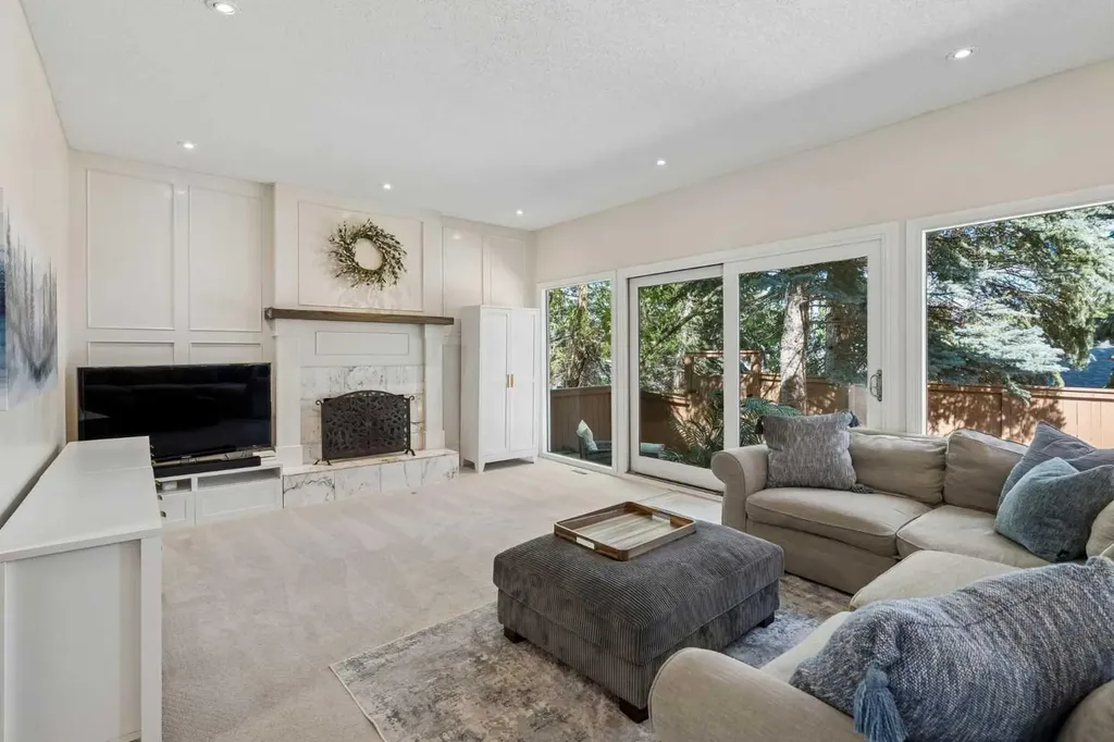 7 Brookpark Bay SW Calgary AB T2W 2R7