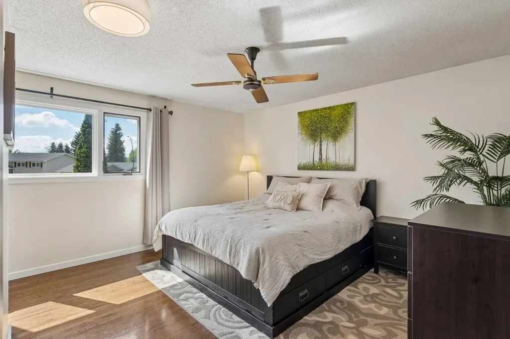 7 Brookpark Bay SW Calgary AB T2W 2R7