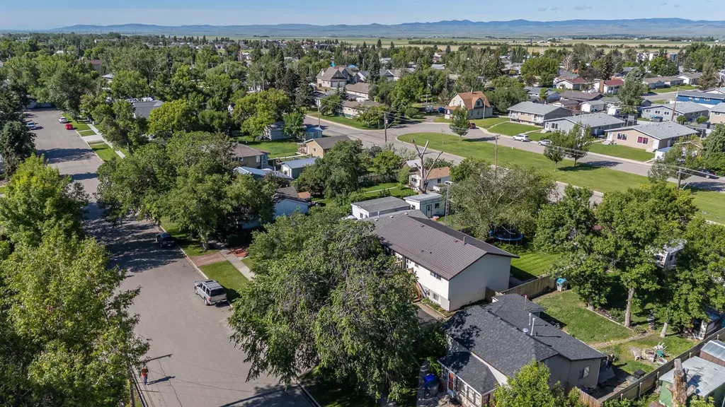 5213 3a Street W Claresholm AB T0L 0T0