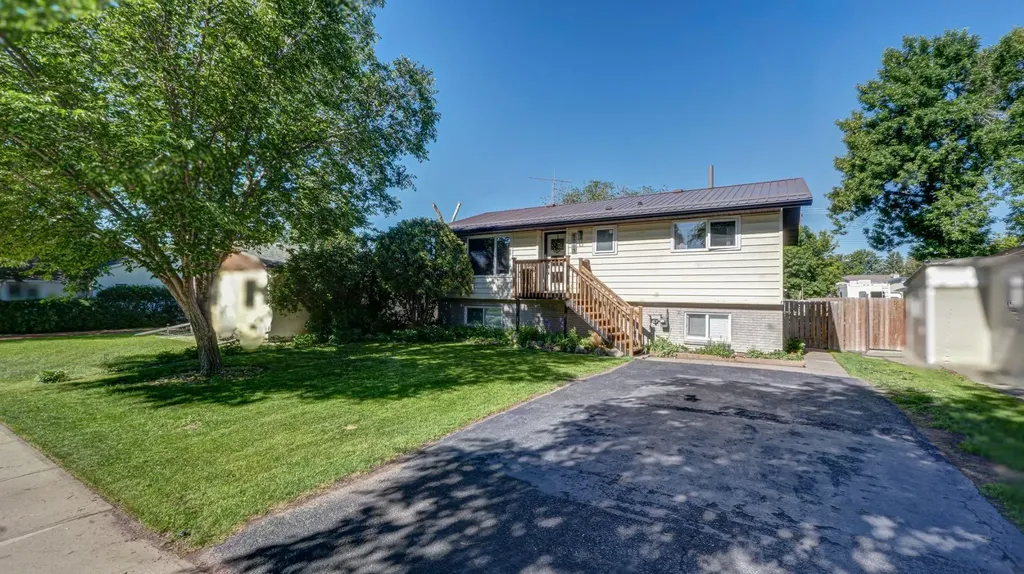 5213 3a Street W Claresholm AB T0L 0T0