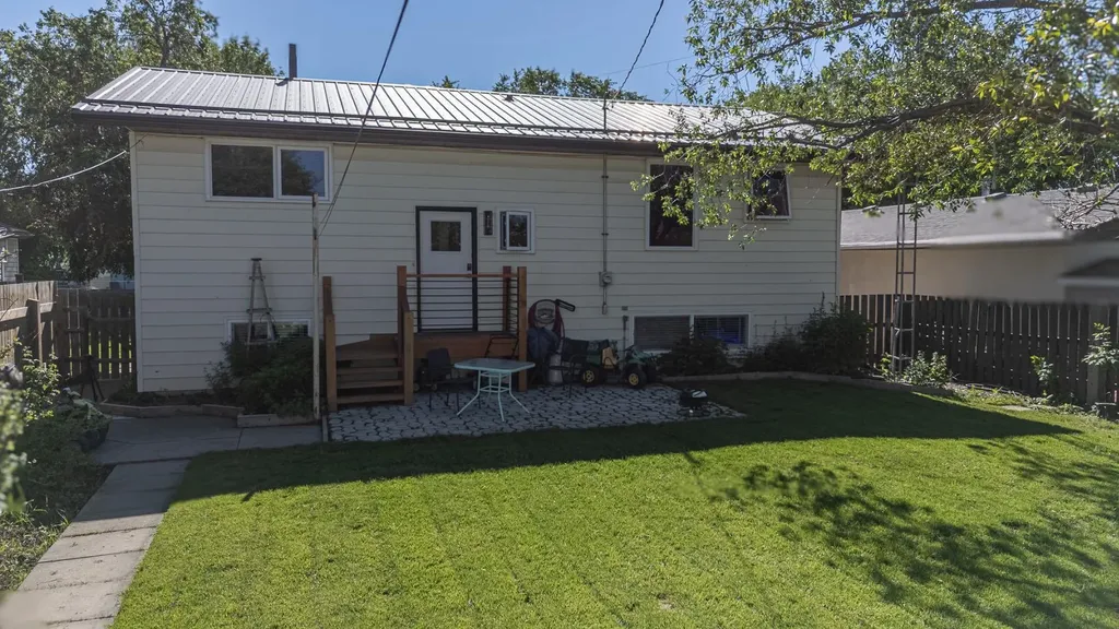 5213 3a Street W Claresholm AB T0L 0T0