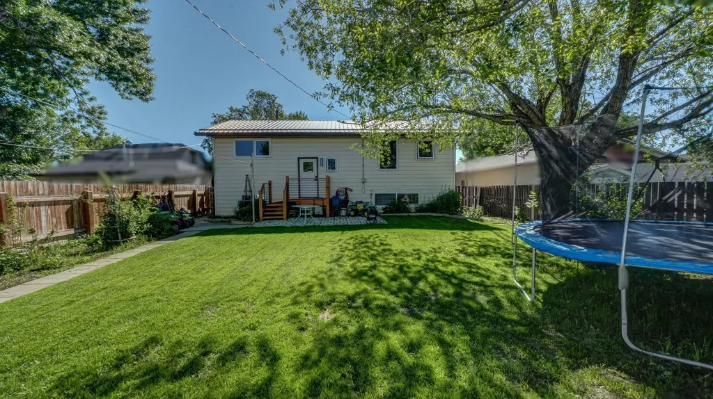 5213 3a Street W Claresholm AB T0L 0T0