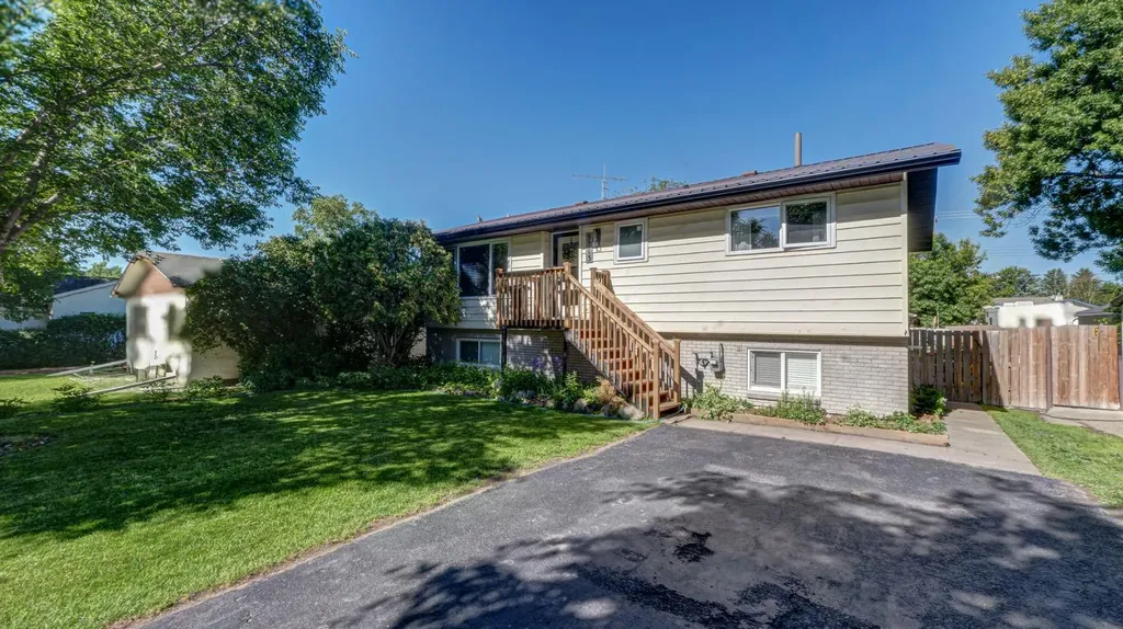 5213 3a Street W Claresholm AB T0L 0T0