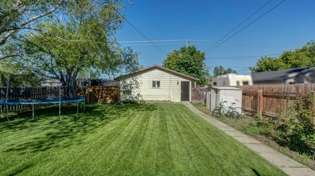 5213 3a Street W Claresholm AB T0L 0T0