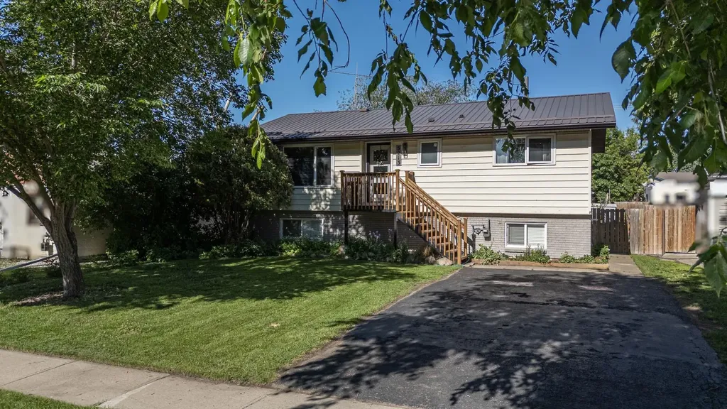 5213 3a Street W Claresholm AB T0L 0T0