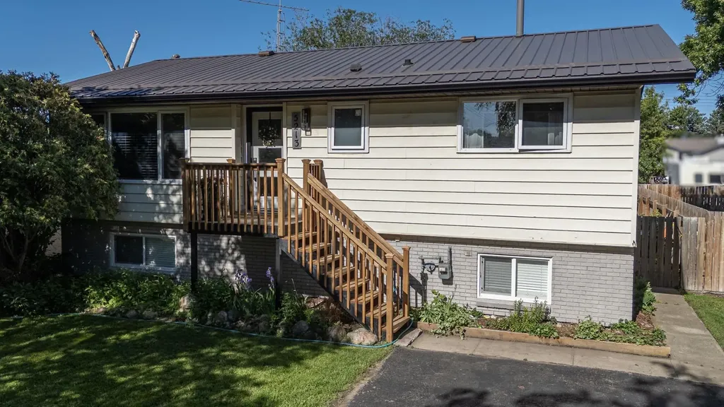 5213 3a Street W Claresholm AB T0L 0T0