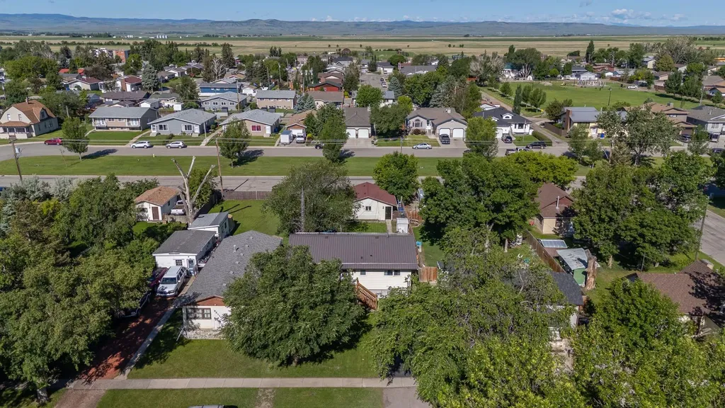 5213 3a Street W Claresholm AB T0L 0T0