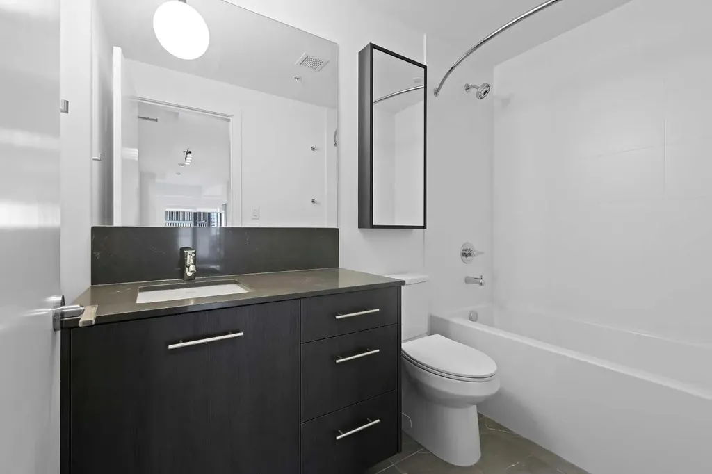 730 2 Avenue SW Calgary AB T2P 1R8