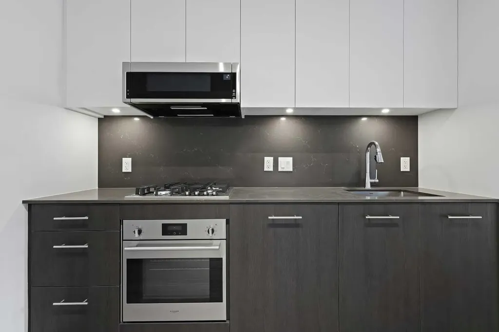 730 2 Avenue SW Calgary AB T2P 1R8