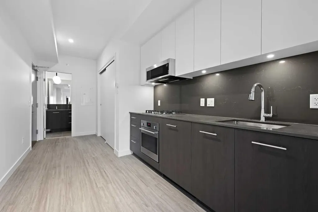 730 2 Avenue SW Calgary AB T2P 1R8