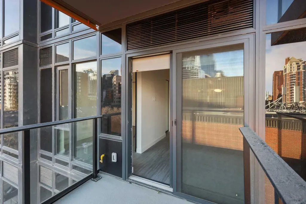 730 2 Avenue SW Calgary AB T2P 1R8