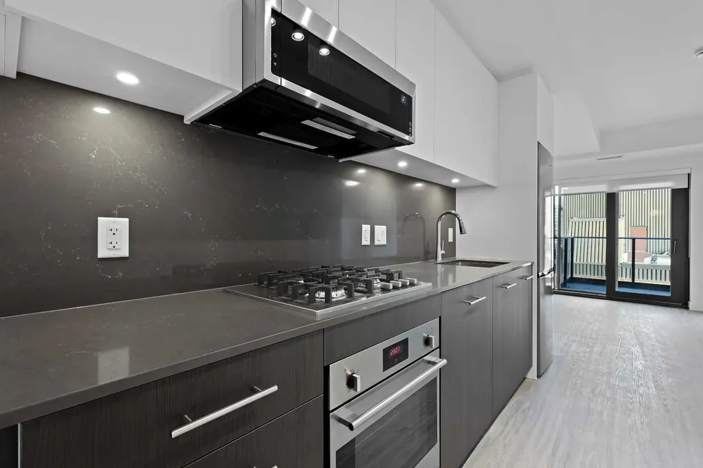730 2 Avenue SW Calgary AB T2P 1R8