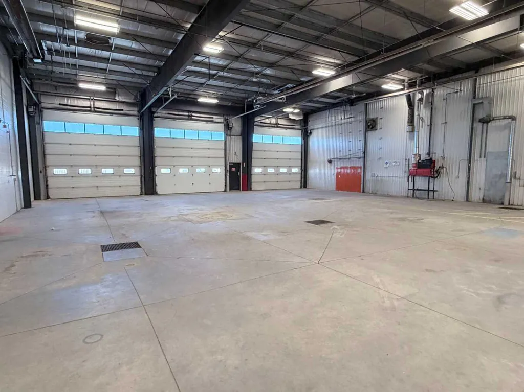 10211 88 Avenue Clairmont AB T8X 5G8