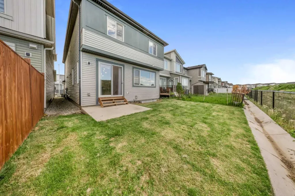 82 Belvedere Green SE Calgary AB T2A 7G2