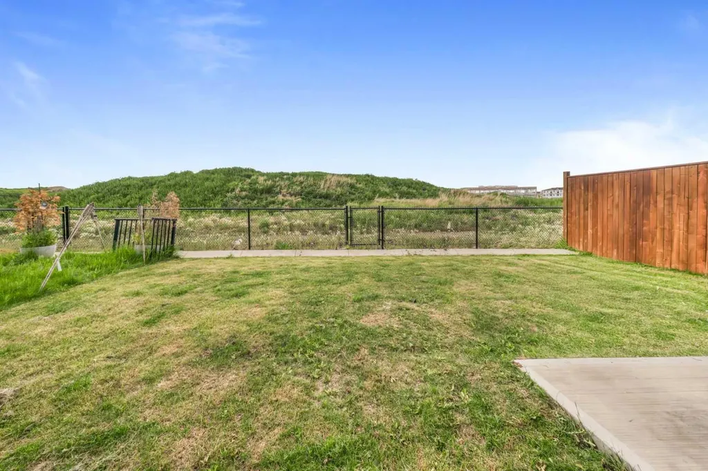 82 Belvedere Green SE Calgary AB T2A 7G2