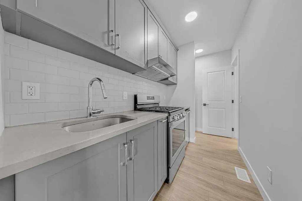82 Belvedere Green SE Calgary AB T2A 7G2