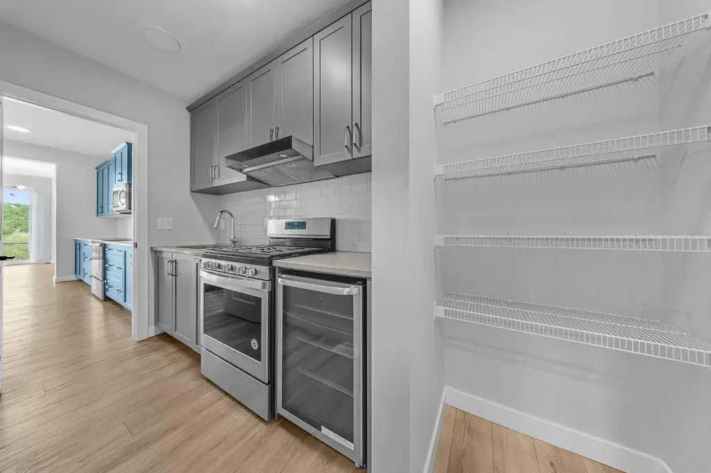 82 Belvedere Green SE Calgary AB T2A 7G2