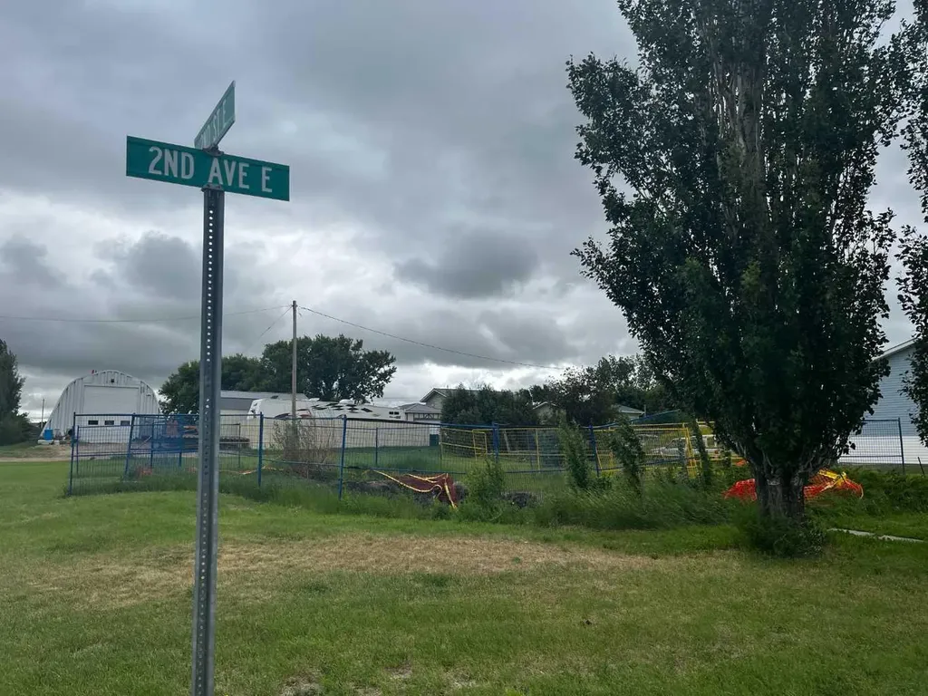 235 2 Avenue E Hussar AB T0J1S0