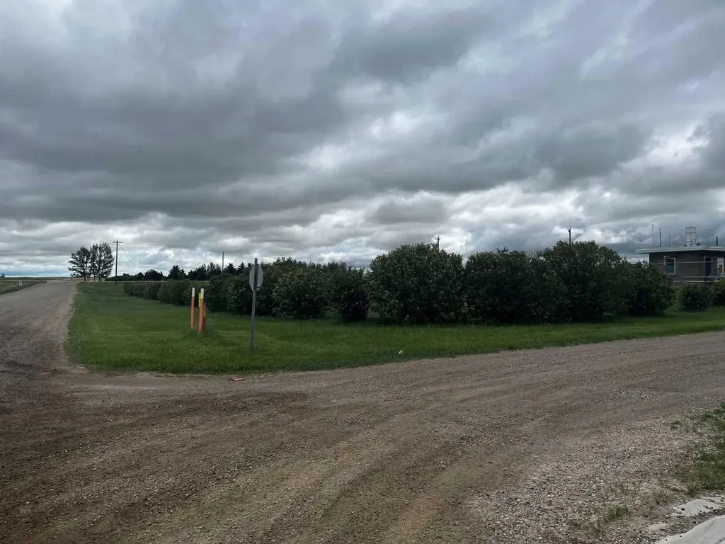 235 2 Avenue E Hussar AB T0J1S0